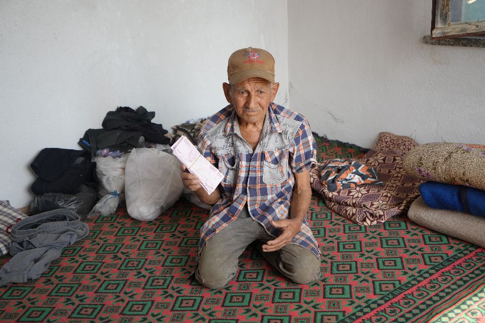 Antalya'da evde 86 bin lira yandı, Yaşlı adam evsiz kaldı Bakın sonra ne oldu