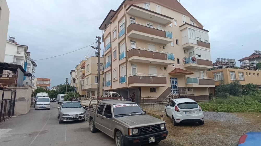 Antalya'da iş kazası Yük asansörü kurulumu yapan ustanın iskeleden düştü