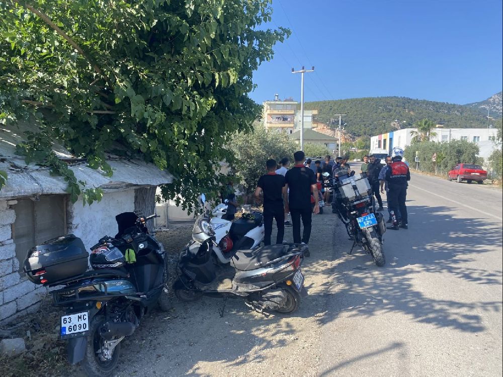 Antalya'da jandarma denetimlerinde 98 motosiklet trafikten men edildi