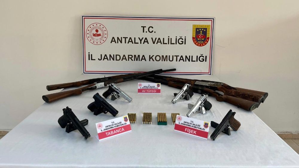 Antalya’da jandarmadan kaçak silah operasyonu
