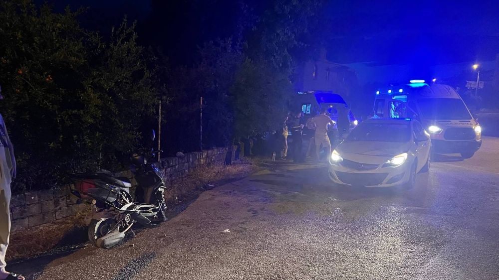 Antalya'da motosiklet ile otomobil çarpıştı: 2 yaralı