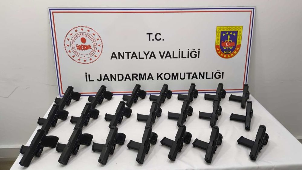 Antalya'da ruhsatsız 21 tabanca ele geçirildi, 1 kişi tutuklandı