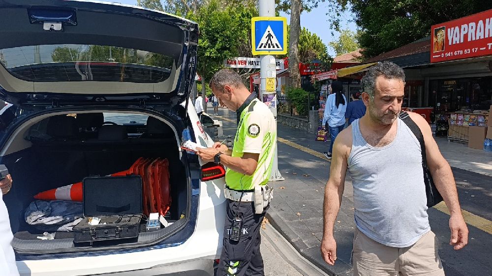 Antalya'da zincirleme kaza: 2.4 promil alkollü sürücünün ehliyetine el konuldu