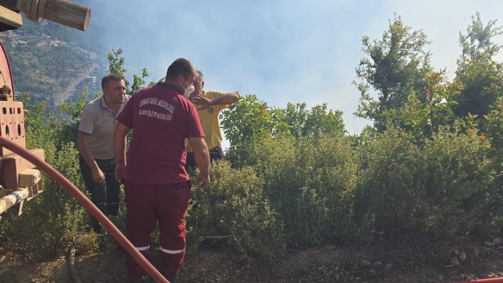 Antalya'daki 2 orman yangınından 1'i kontrol altına alındı