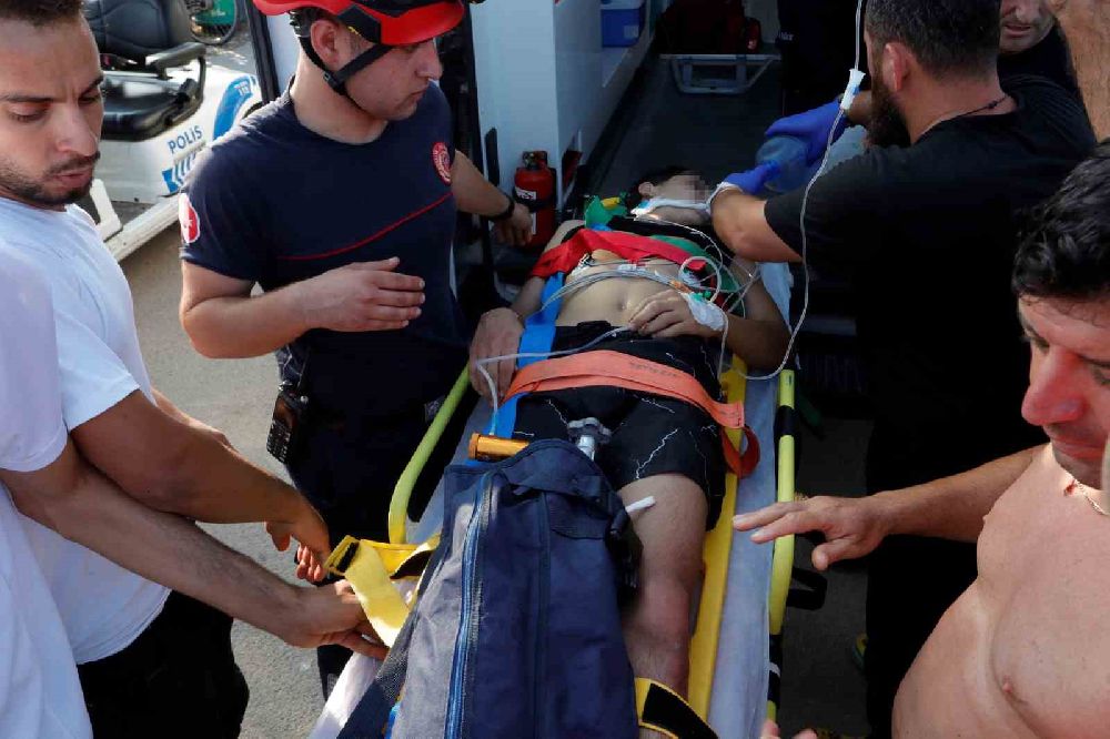Antalya Falezlerden şov amaçlı atlayış denemesi hastanede bitti, 18 yaşındaki genç ağır yaralandı