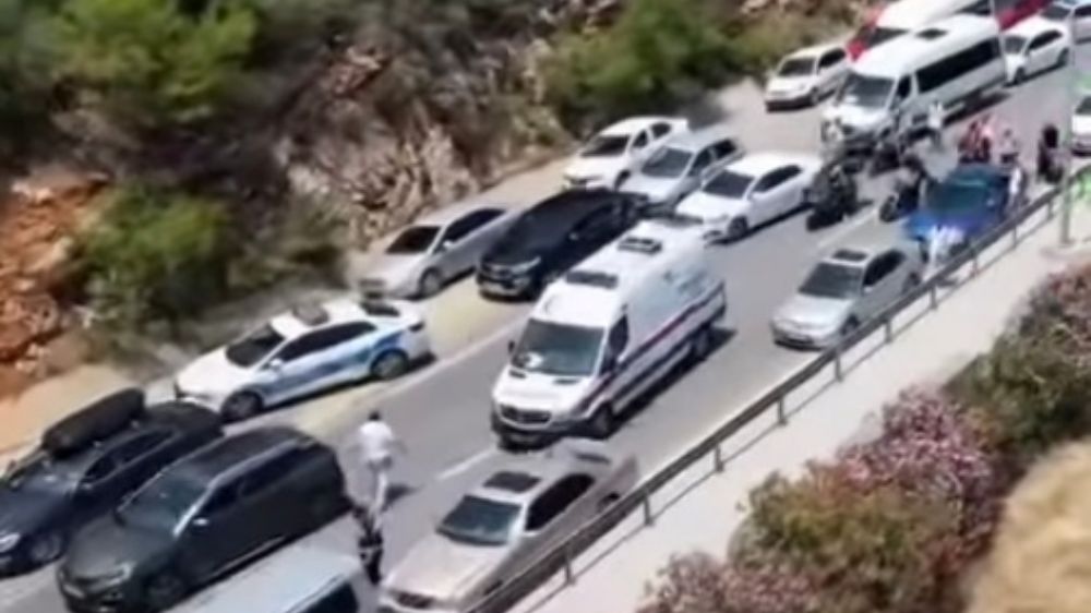 Antalya-Kemer ltünel girişi Feci Kaza: 2 ölü 2 Yaralı. 