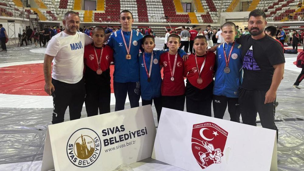 Antalya Korkuteli'nin güreşçisi   Emirhan Yüksel, 78 kiloda Türkiye şampiyonu oldu
