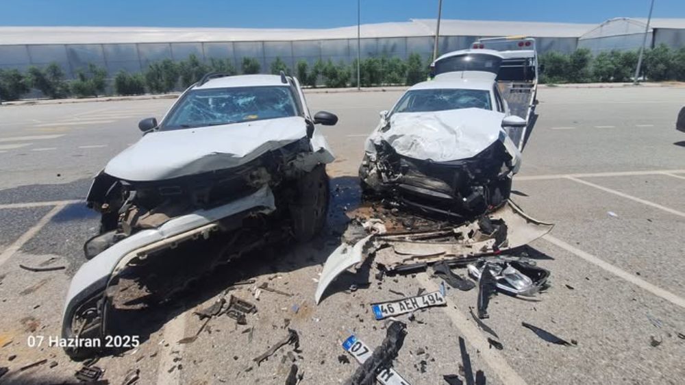 Antalya Manavgat’ta 2 Ayrı Trafik Kazasında 7 Kişi Yaralandı