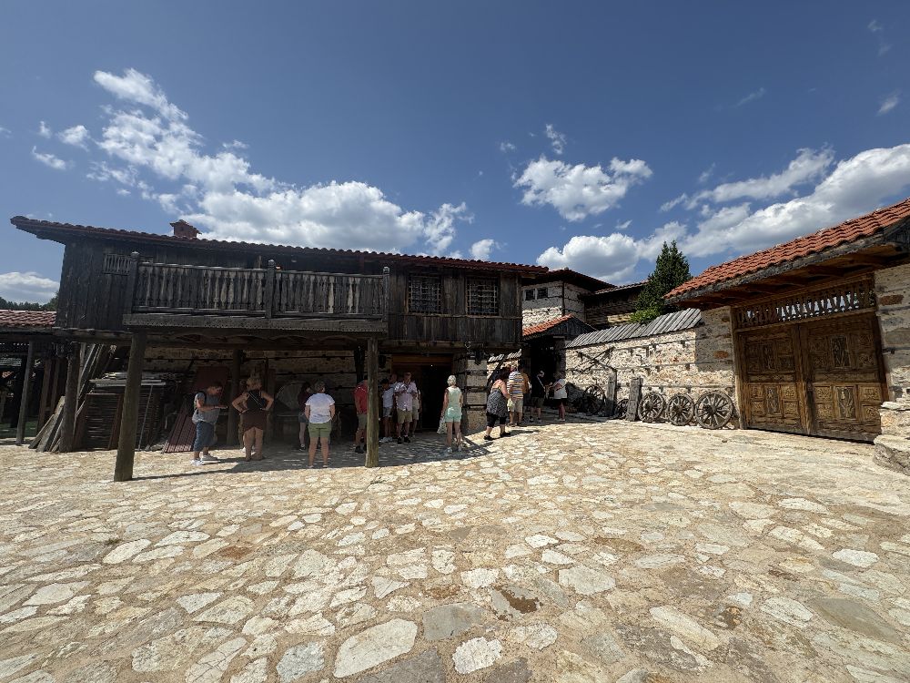 Antalya'nın 15 haneli 50 nüfuslu beton yapı bulunmayan 800 yıllık tarihi köyüne turist akını