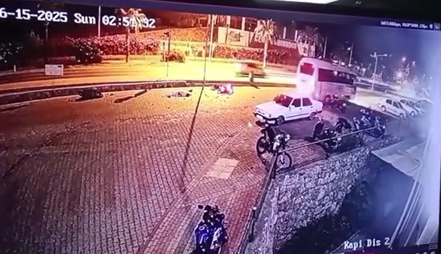 Antalya trafik kazası İki genç hayatını kaybetti