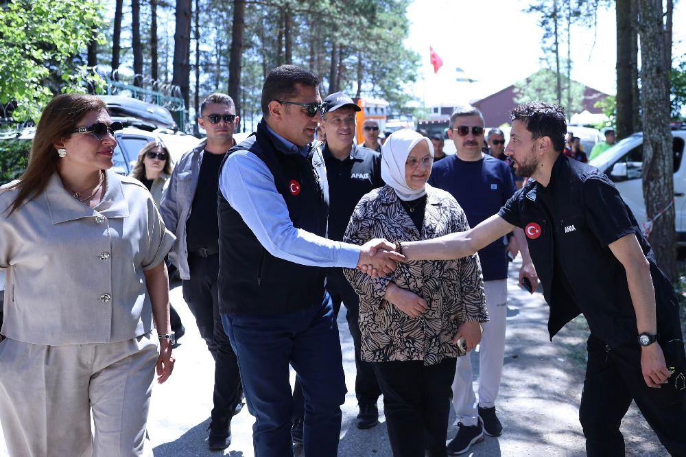 Arama kurtarma ekipleri kıyasıya mücadele etti