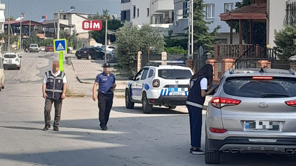 Aranan 2 şahıs yakalanıp cezaevine teslim edildi