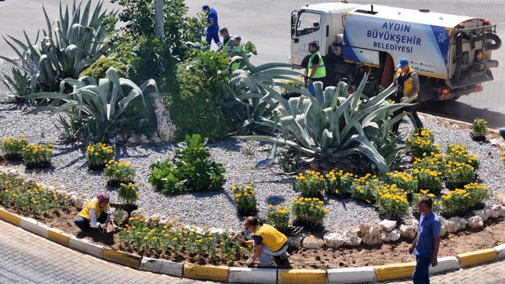 Aydın Büyükşehir’den Nazilli’de temizlik ve peyzaj çalışması