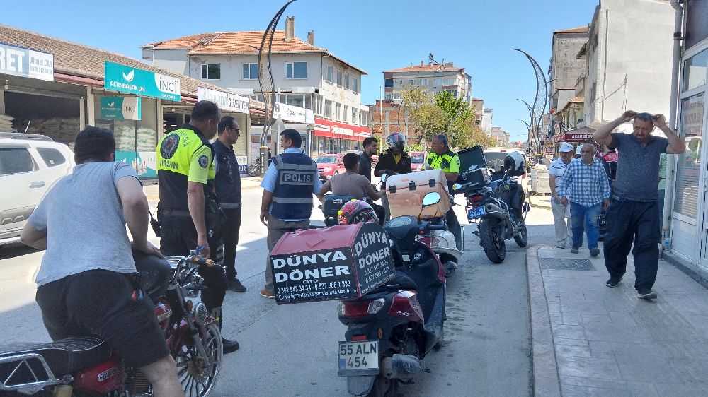 Bafra’da motosiklet denetimi: Kasksız ve ehliyetsiz sürücülere ceza