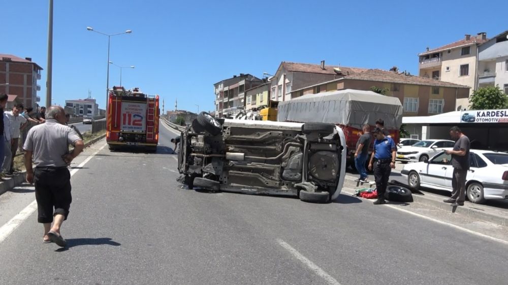  Bafra'da otomobil takla attı: 2 yaralı