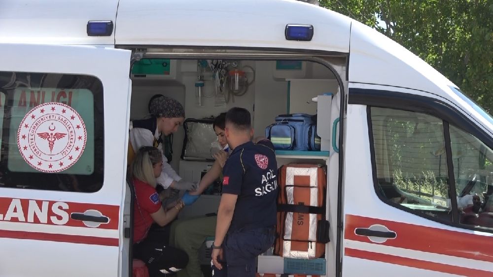 Bafra'da otomobil takla attı: 2 yaralı