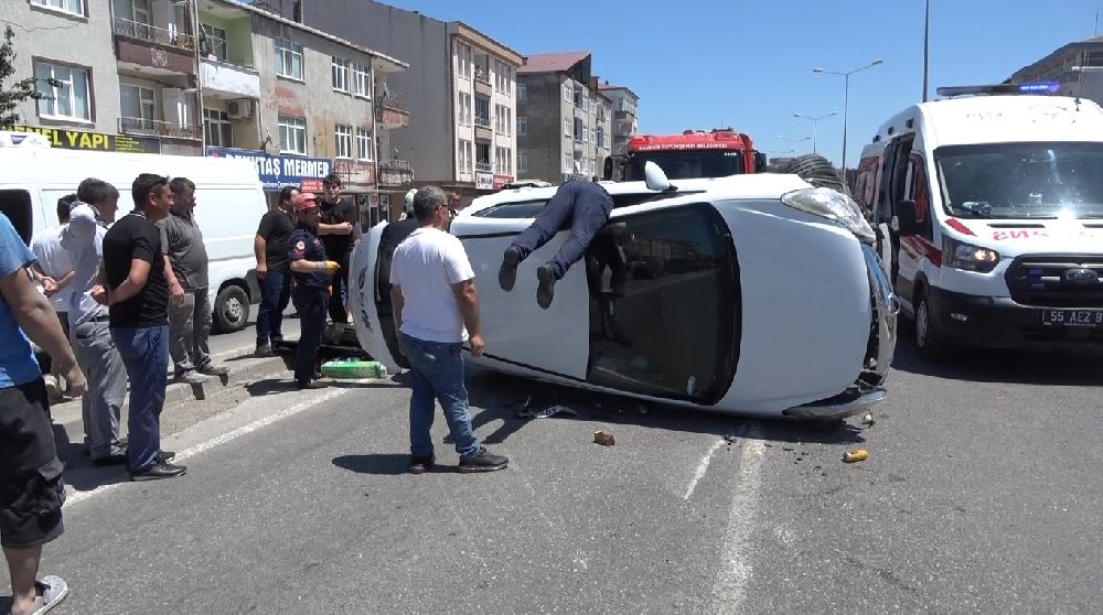 Bafra'da otomobil takla attı: 2 yaralı