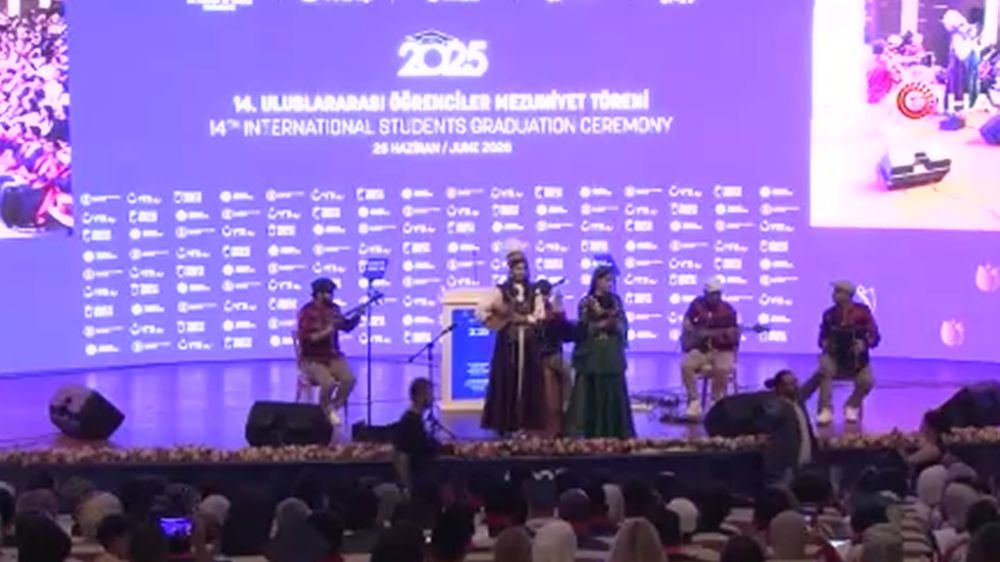 Bakan Ersoy: "‘Ben Türkiye Mezunuyum’ dediğinizde, sıcak bir tebessüm göreceksiniz"