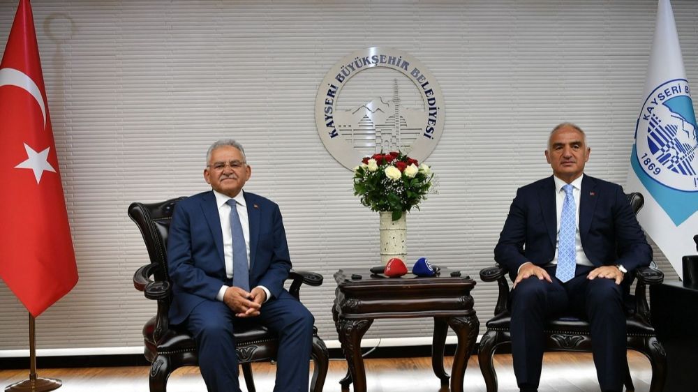 Bakan Ersoy'dan Başkan Büyükkılıç'a ve Kayseri'ye övgüler