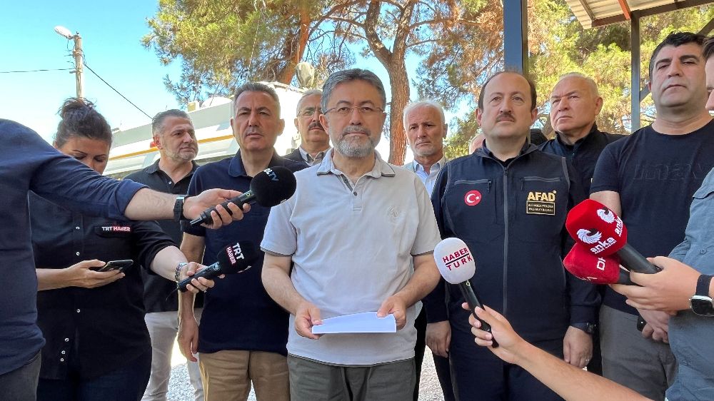 Bakan Yumaklı: "İzmir'deki yangının enerjisi düşürüldü"