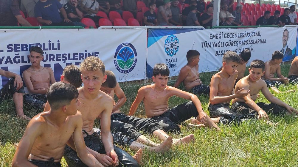 Balıkesir'de Güreşler Başladı! 2025 31. Sebeplili Hüseyin Pehlivan Yağlı Güreşleri Gönen'de Coşkuyla Devam Ediyor Başpehlivanlar kapışacak 