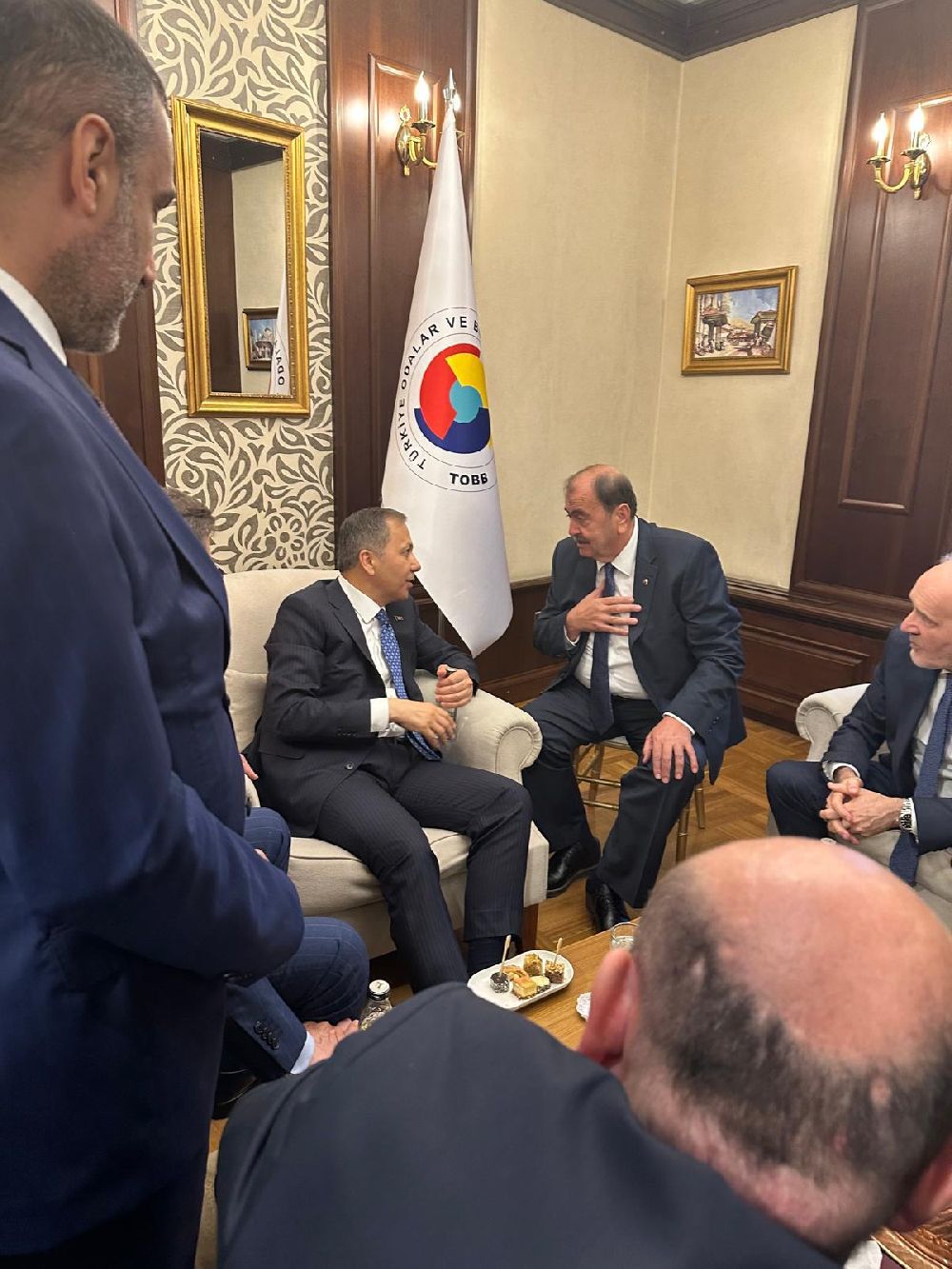 Başkan Meçikoğlu Bakan Yerlikaya ile Bucak ve bölgeyi konuştu