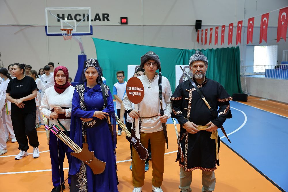 Başkan Özdoğan: "Gençlerimizin gelişmesi için tüm imkânlarımızı seferber ettik"