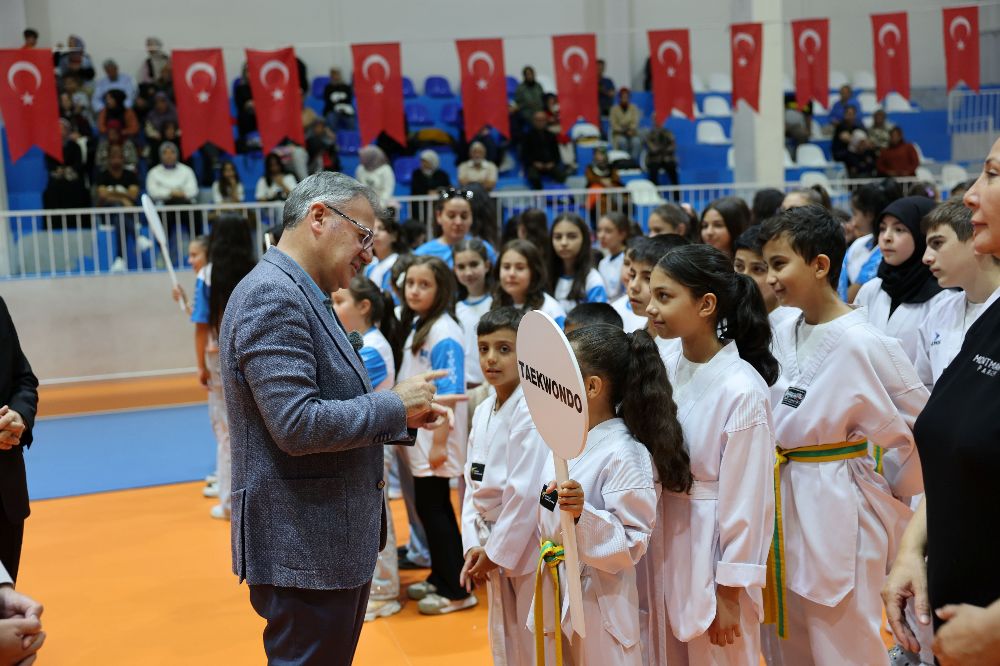Başkan Özdoğan: "Gençlerimizin gelişmesi için tüm imkânlarımızı seferber ettik"