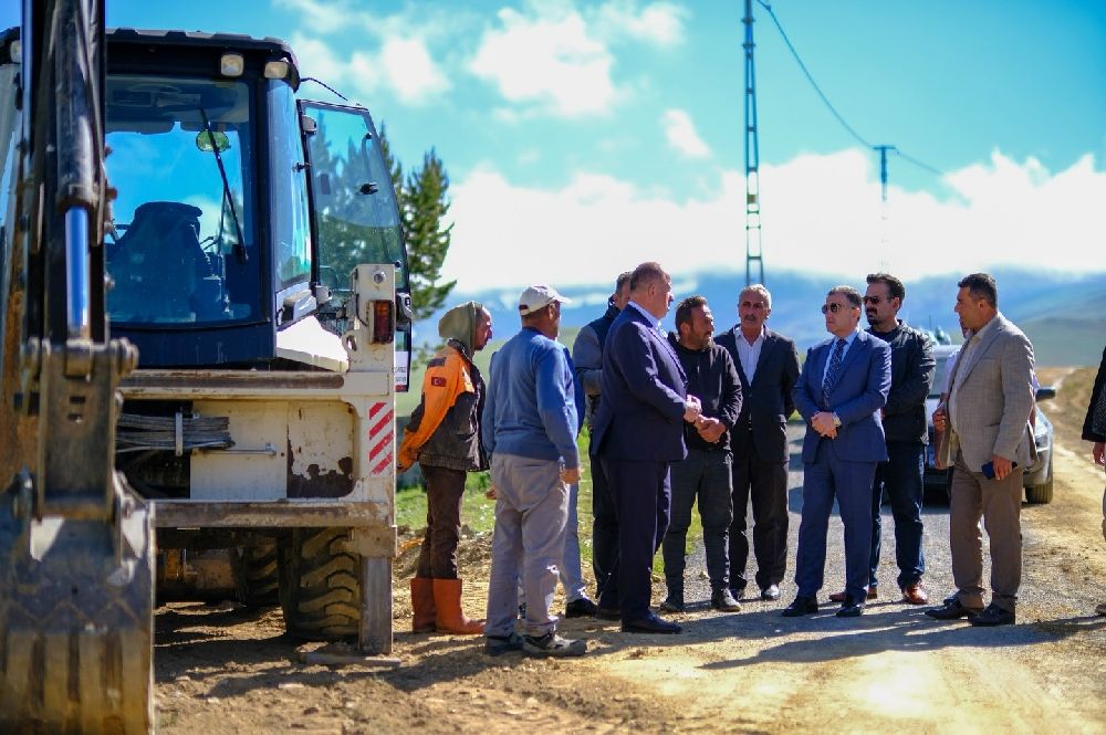 Bayburt'un Günbuldu köyünde isale hattı yenileniyor