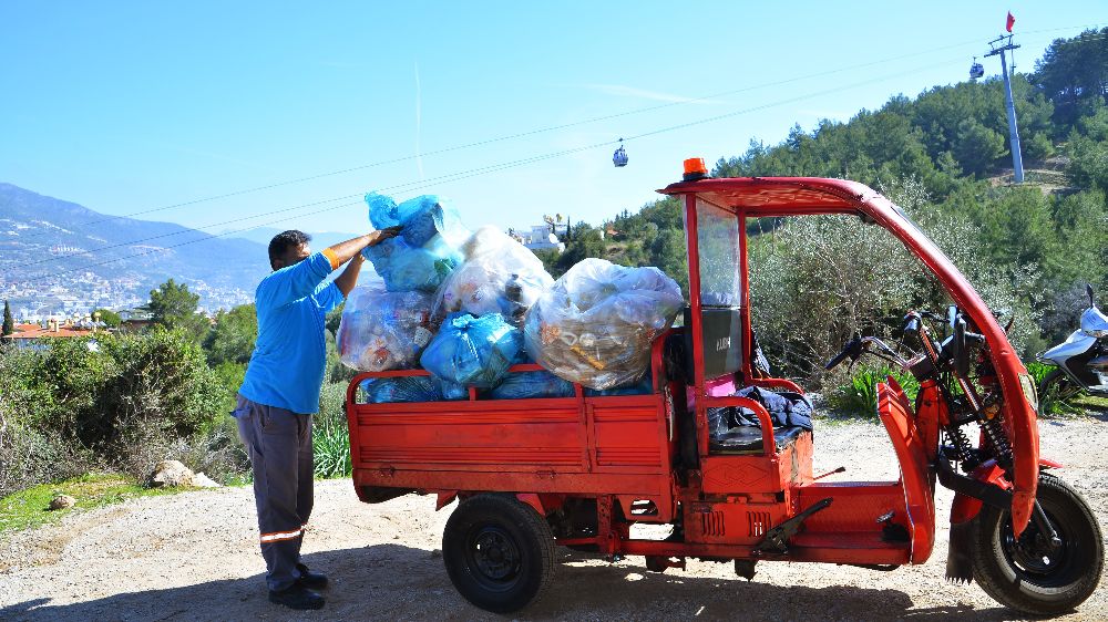 Bayramda tatilciler Alanya'ya 5 bin ton atık bıraktı