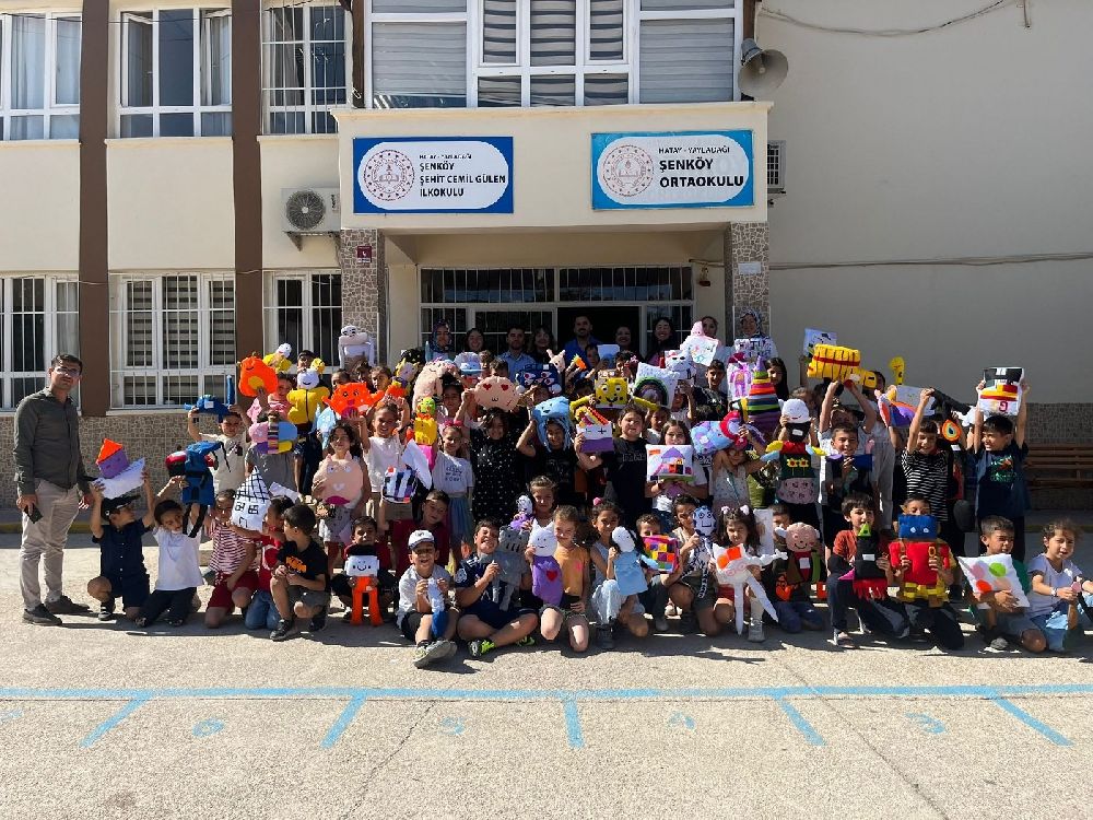 Bir oyuncak bin umut: Akdenizli öğrenciler depremzede çocukların hayallerine dokundu