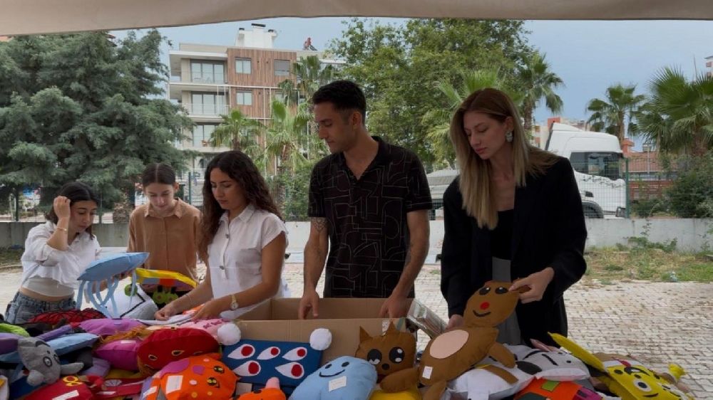 Bir oyuncak bin umut: Akdenizli öğrenciler depremzede çocukların hayallerine dokundu