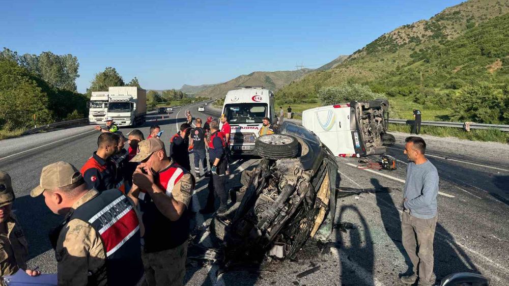 Bitlis Tatvan'da  feci kaza  2 ölü, 2 yaralı