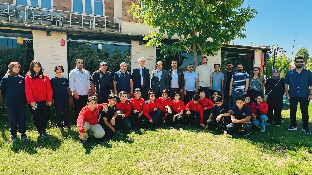 "Biz Bir Takımız" projesiyle Adıyamanlı öğrenciler Yüksekova'da buluştu