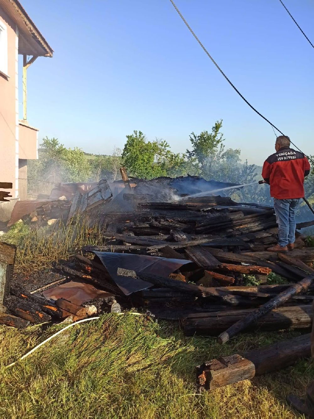 Bolu'da ahşap samanlık küle döndü