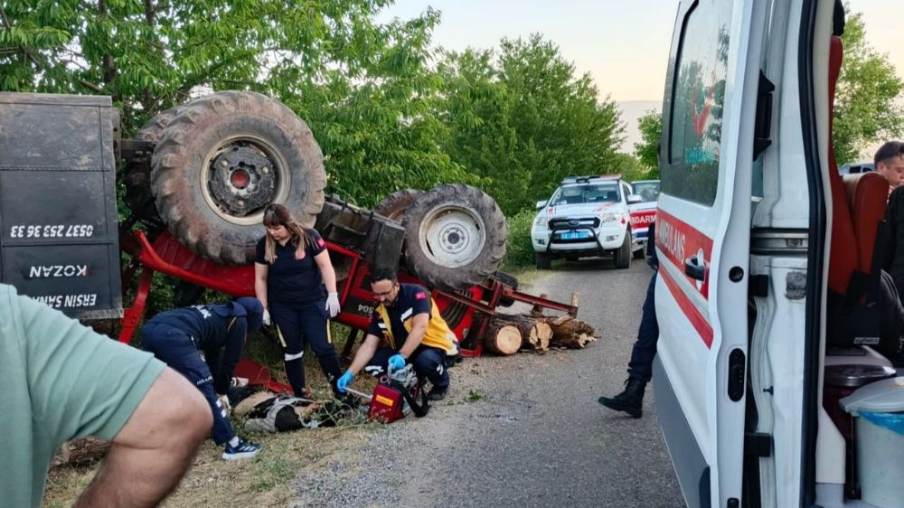   Bolu'da feci kaza. 15 yaşındaki çocuğun kullandığı traktör devrildi 1 ölü, 2 yaralı