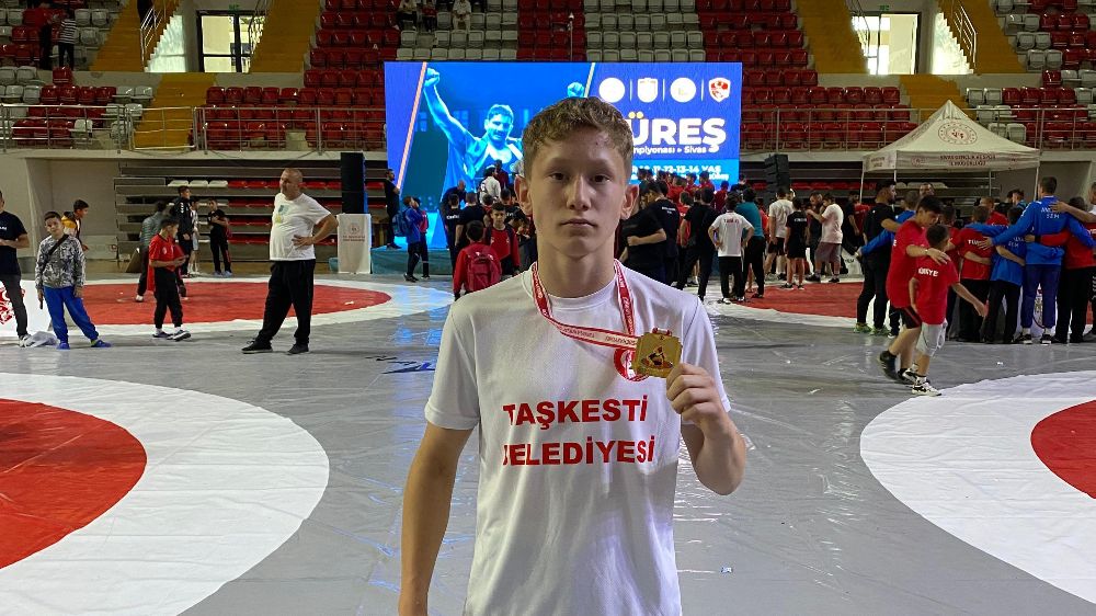 Bolulu güreşçi Ahmet Zeyd Özer Türkiye şampiyonu oldu