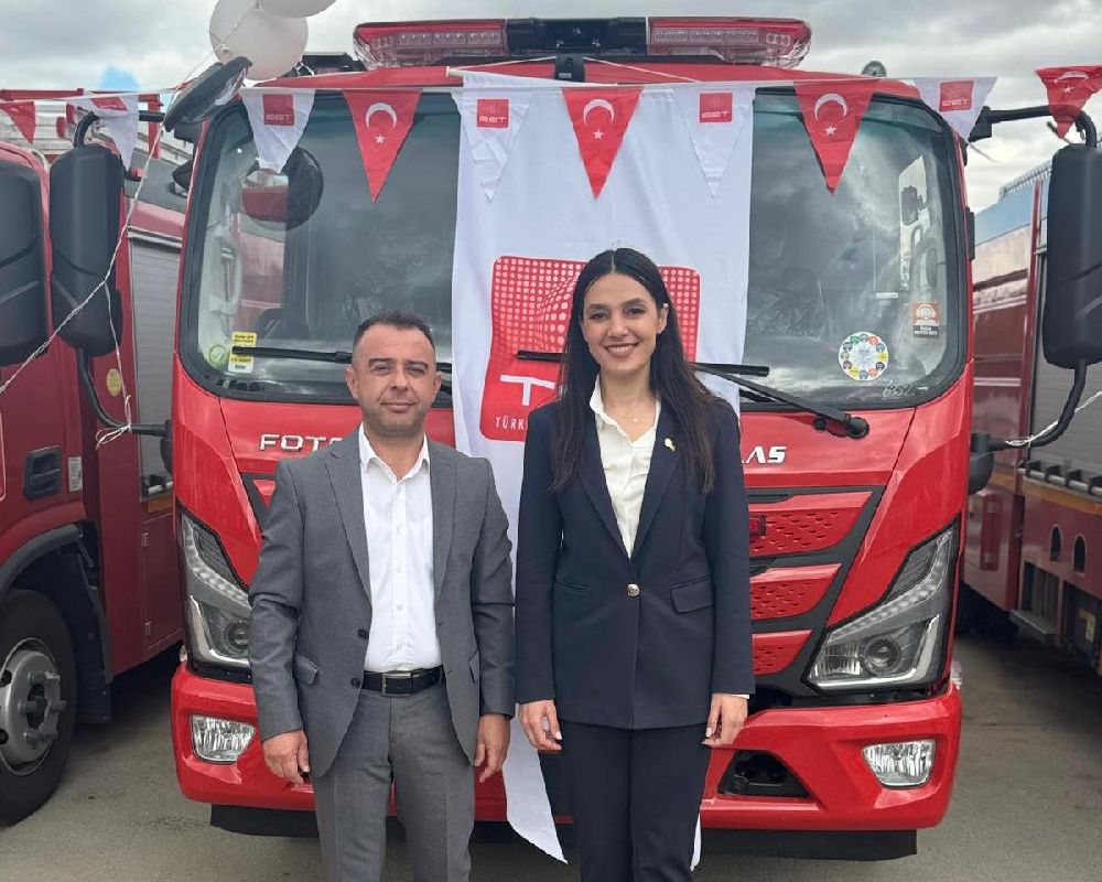 Bucak'a çok amaçlı kurtarma aracı Başkan Gümüş teslim aldı