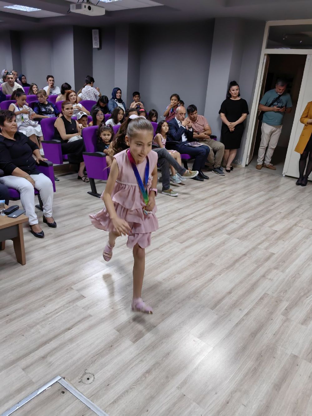 Bucak Bilim ve Sanat Merkezi’nde ödül töreni büyük bir coşkuyla gerçekleştirildi