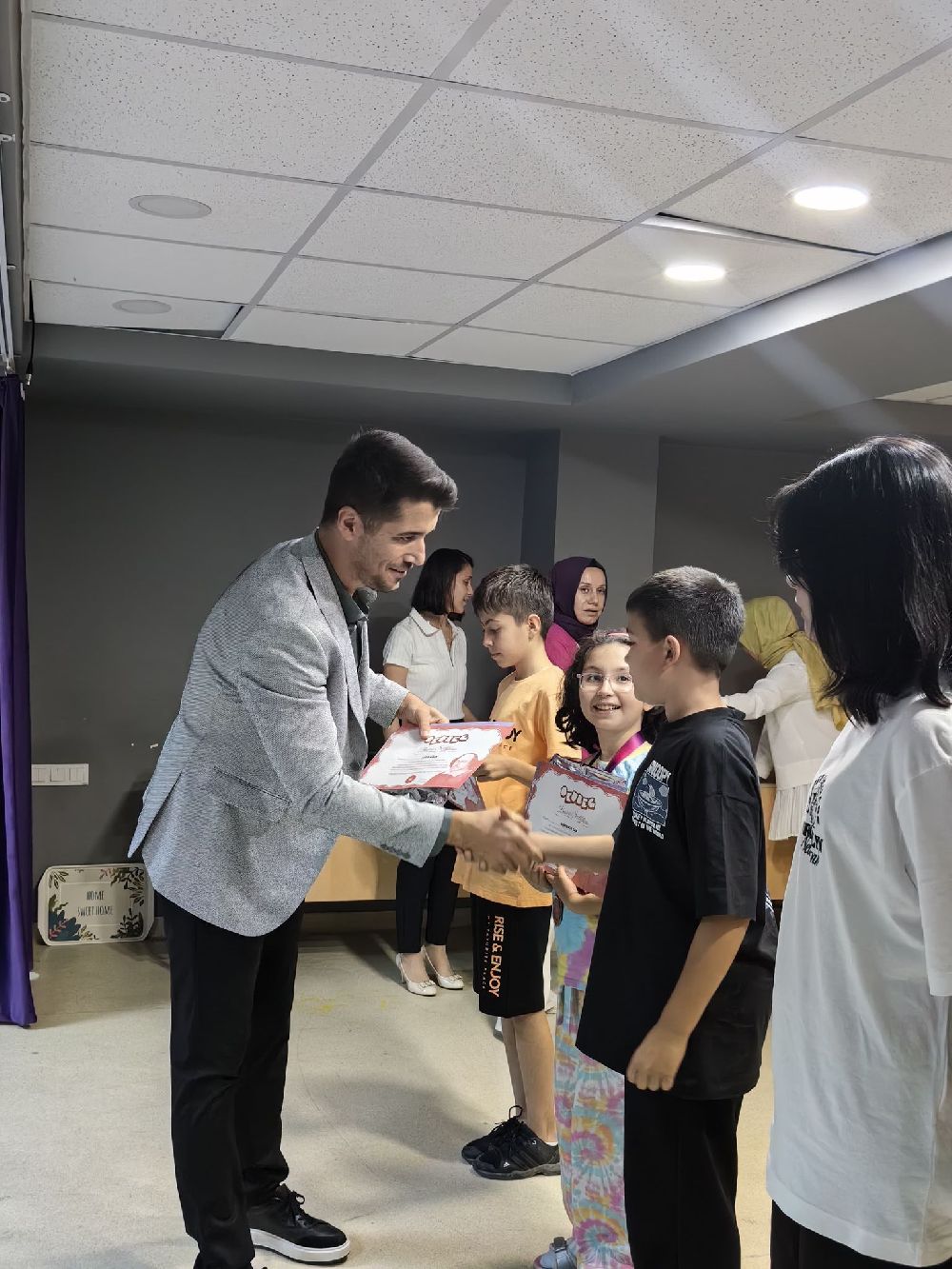 Bucak Bilim ve Sanat Merkezi’nde ödül töreni büyük bir coşkuyla gerçekleştirildi