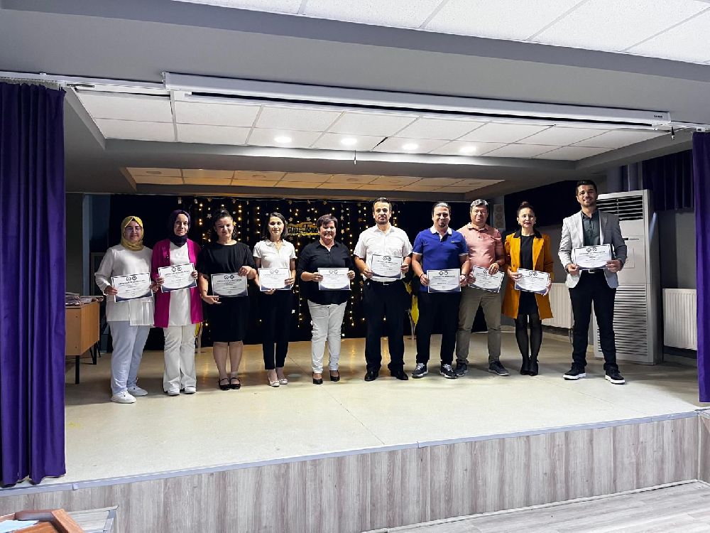 Bucak Bilim ve Sanat Merkezi’nde ödül töreni büyük bir coşkuyla gerçekleştirildi