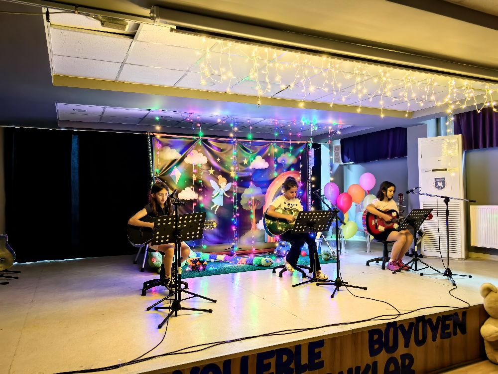 Bucak BİLSEM’den duygulara dokunan gece “Hayallerle büyüyen çocuklar”