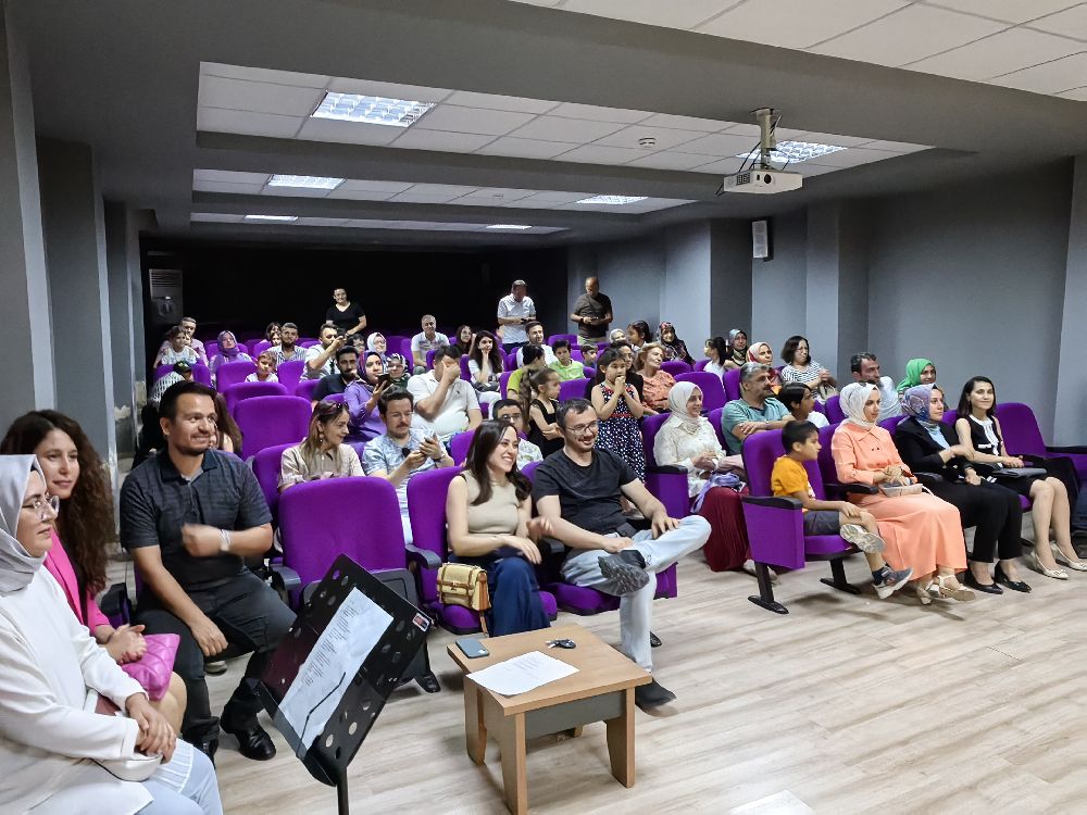 Bucak BİLSEM’den duygulara dokunan gece “Hayallerle büyüyen çocuklar”