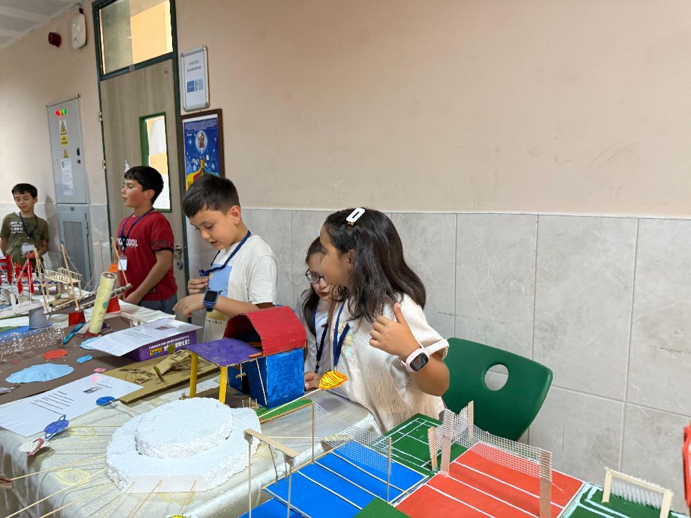 Bucak BİLSEM’den Görkemli Yıl Sonu Sergisi