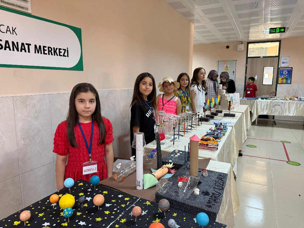 Bucak BİLSEM’den Görkemli Yıl Sonu Sergisi