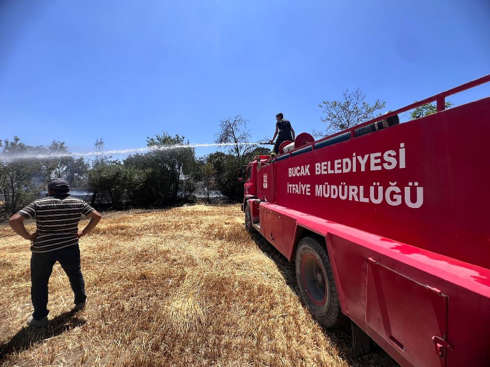 Bucak'ta arazi yangını itfaiye aracına sıçradı! 