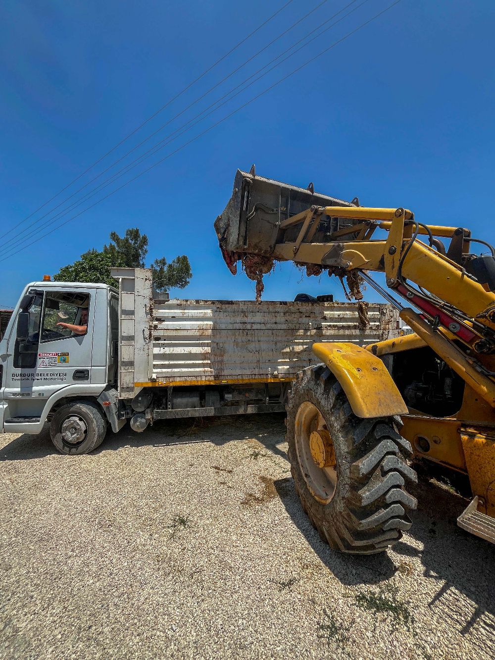 Burdur Belediyesi bayramda sahada! 7/24 duraksız mesai