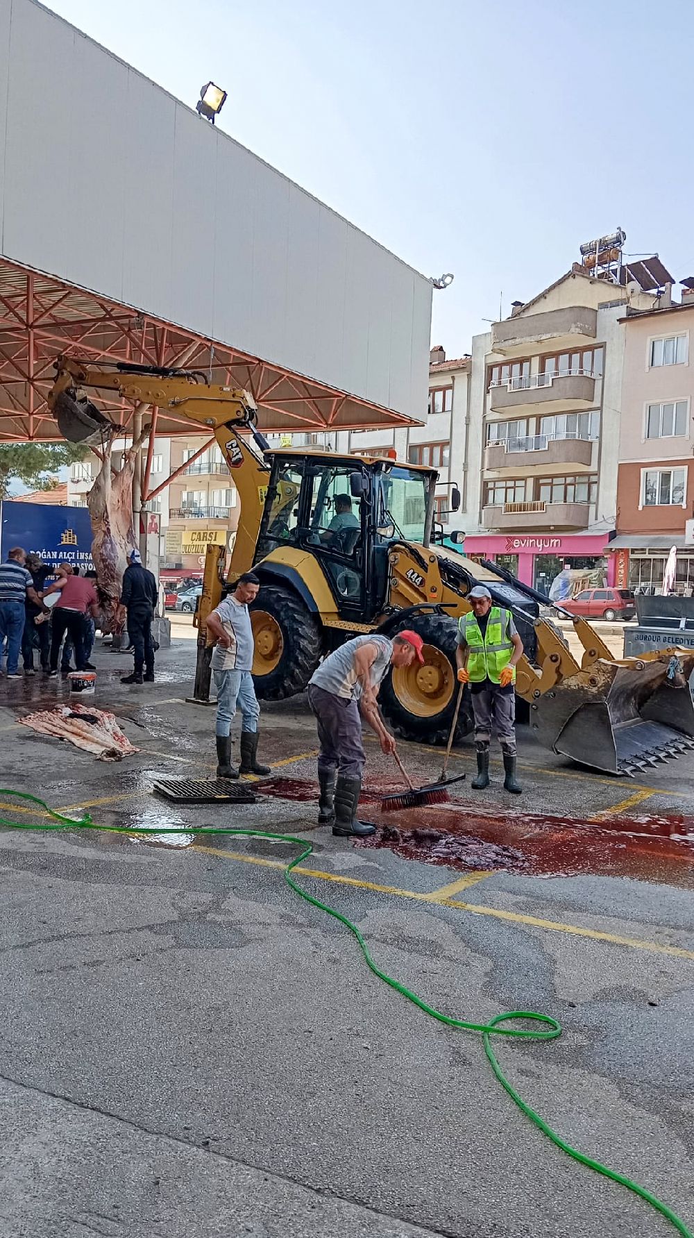 Burdur Belediyesi bayramda sahada! 7/24 duraksız mesai