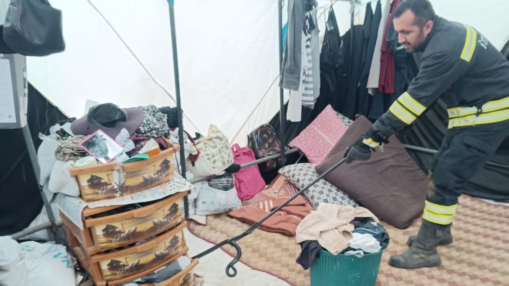 Çadıra giren yılan paniğe neden oldu