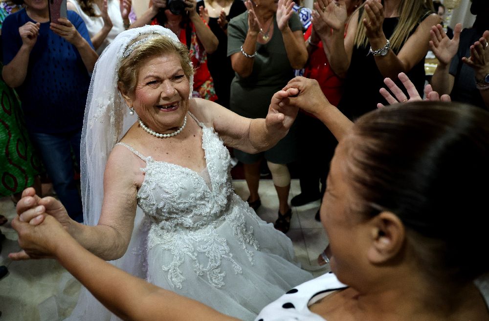 Çalılıkta ölü bulundu Geçen yıl temsili düğünde gelinlik giymişti...